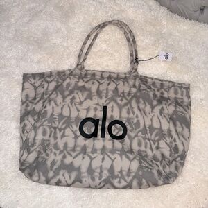 ALO Yoga Patterned Gray Tote Bag